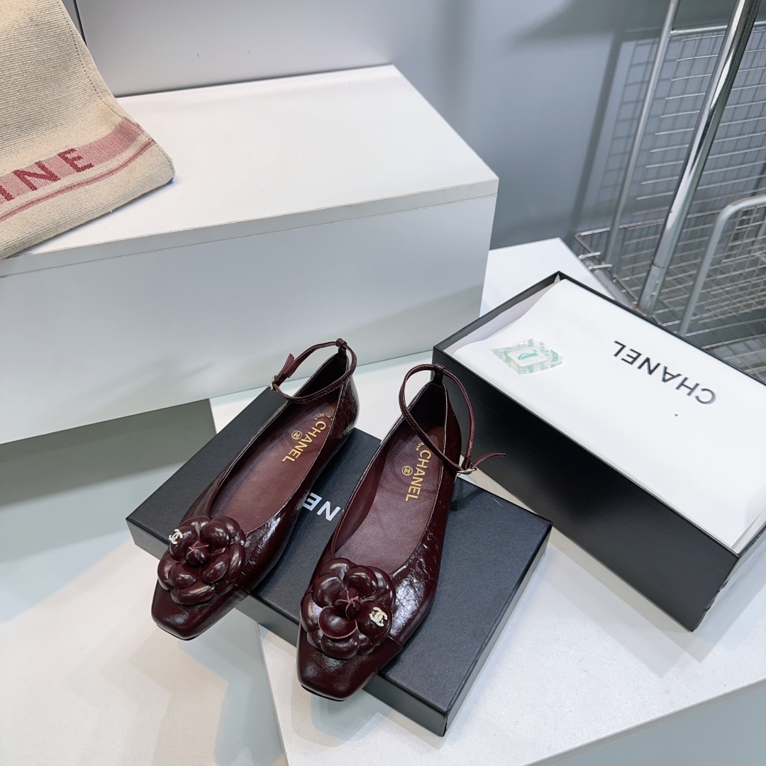 🔥CHANEL Chanel 25ss ¡nuevos zapatos planos con punta cuadrada y pequeña camelia fragante de otoño e invierno! Absoluta…