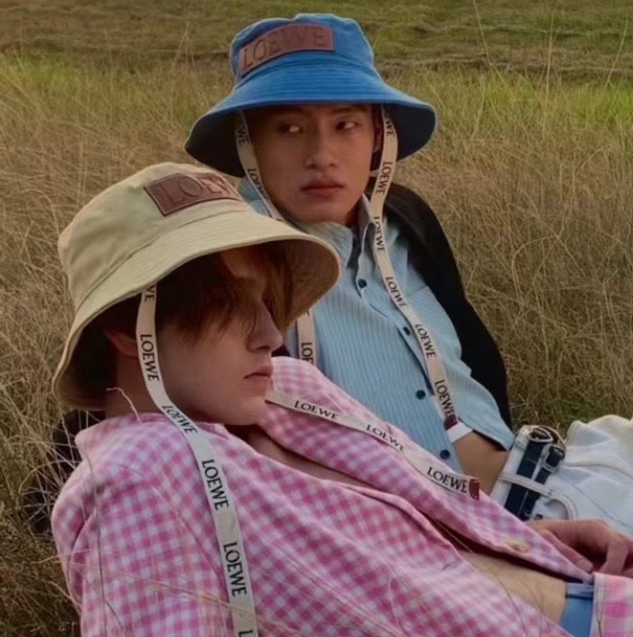 

罗意威个性加带渔夫帽，一款很优秀的休闲渔夫帽
质感复古潮味十足，很强的街拍风，帅！
一年四季都可以佩