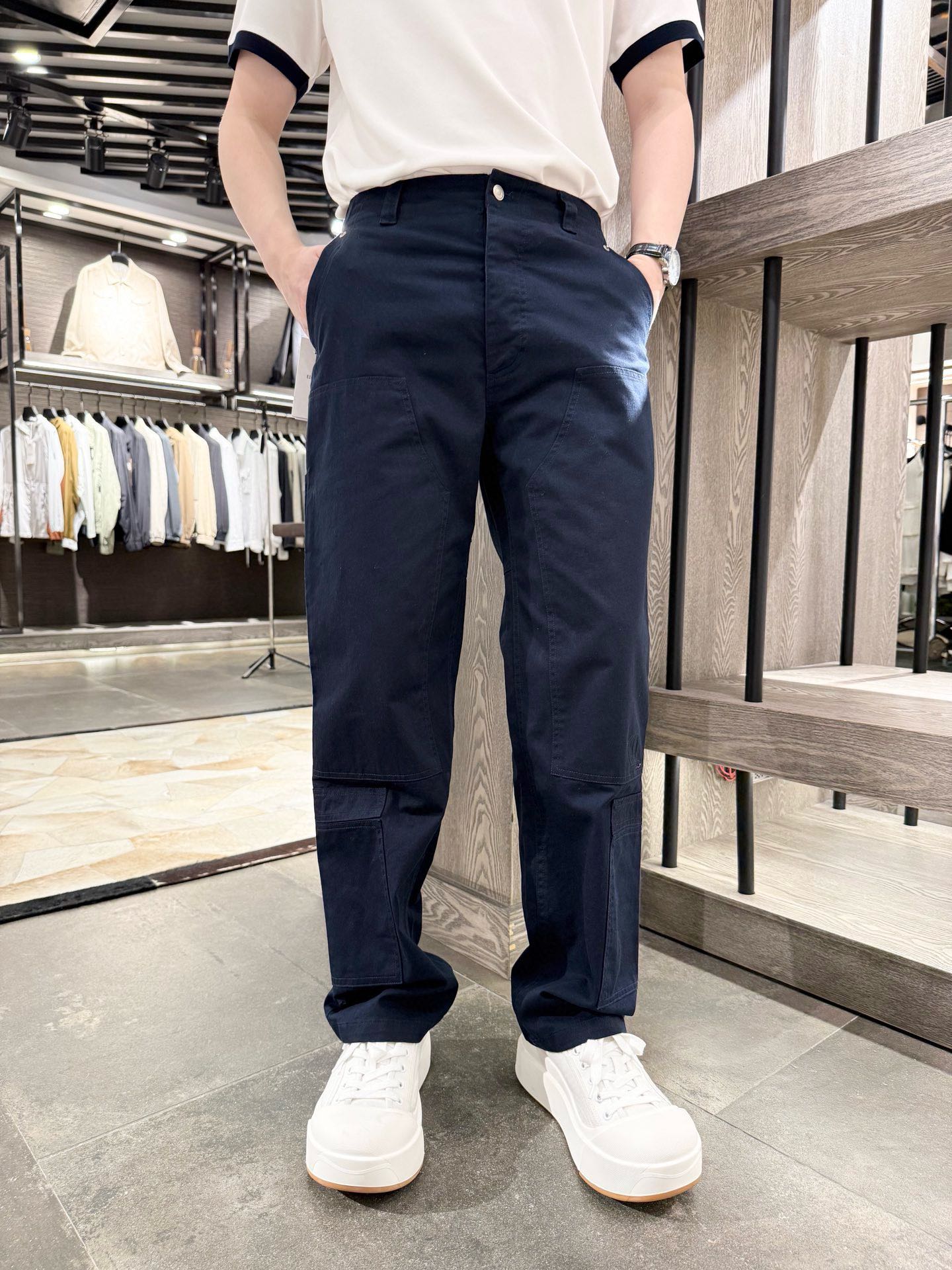 NO:511540,Dior-2025's latest hot casual pants arrive, hot-selling items in Europe and the United States!  Selected custom fabrics imported from Italy with the latest slim fit design of foot, customized hardware and CD letter embroidery to show fashion, needless to say, the upper body effect is: S-XXXL (model 180/wear M, with Hong Kong Lane Crawford gift box packaging), dior, alexander wang19860909迪奥-2025最新爆款休闲裤到货,欧美热销单品！精选意大利进口定制面料搭配最新的收脚修身设计,定制五金和CD字母绣彰显时尚 上身效果不用多说.码数:S-XXXL(模特180/穿M,配香港连卡佛礼盒包装）,,dior,alexander wang,Men's clothing