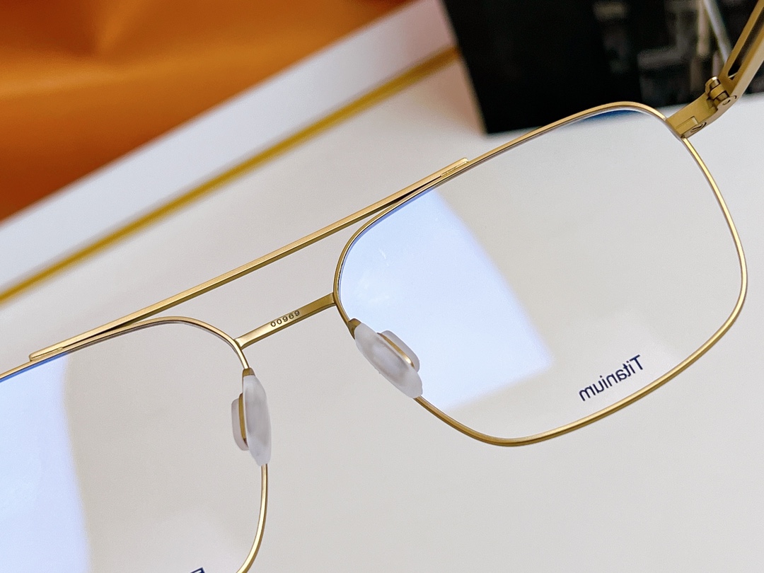  纯钛 Titanium 
Porsche Design
MODEL：P'8780
SIZE：58口18