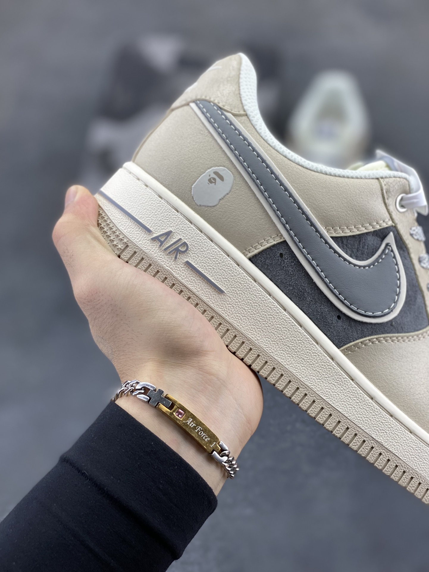 图片[6]-NIke Air Force 1 \’07 Low “Bape联名——裂纹灰咖”空军一号 低帮 运动鞋 休闲鞋 折边针车 工艺难度大 原楦头原纸板 原装鞋盒 定制五金配件 内置全掌气垫 原厂鞋底 货号：SJ6698-023 尺码：36 36.5 37.5 38 38.5 39 40 40.5 41 42 42.5 43 44 44.5 45-选品中心