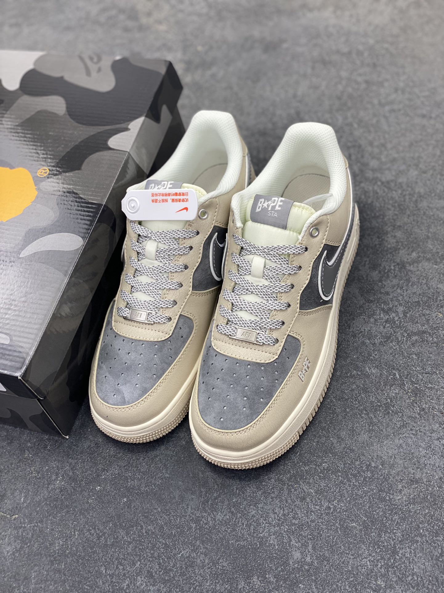 图片[8]-NIke Air Force 1 \’07 Low “Bape联名——裂纹灰咖”空军一号 低帮 运动鞋 休闲鞋 折边针车 工艺难度大 原楦头原纸板 原装鞋盒 定制五金配件 内置全掌气垫 原厂鞋底 货号：SJ6698-023 尺码：36 36.5 37.5 38 38.5 39 40 40.5 41 42 42.5 43 44 44.5 45-选品中心