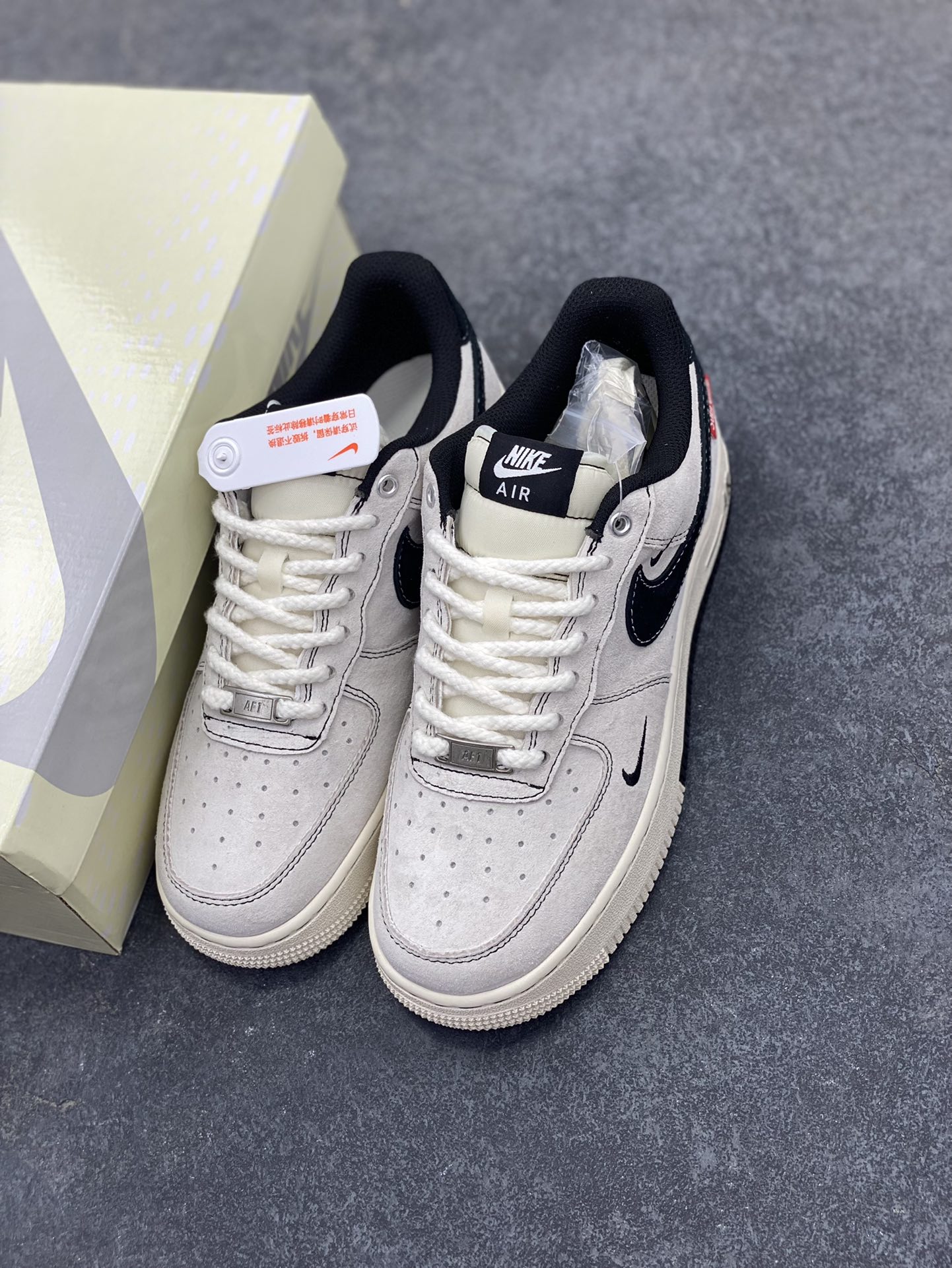 图片[8]-NIke Air Force 1 \’07 Low “冠军联名——双拼三小勾”空军一号 低帮 运动鞋 休闲鞋 折边针车 工艺难度大 原楦头原纸板 原装鞋盒 定制五金配件 内置全掌气垫 原厂鞋底 货号：SJ6698-021 尺码：36 36.5 37.5 38 38.5 39 40 40.5 41 42 42.5 43 44 44.5 45-选品中心