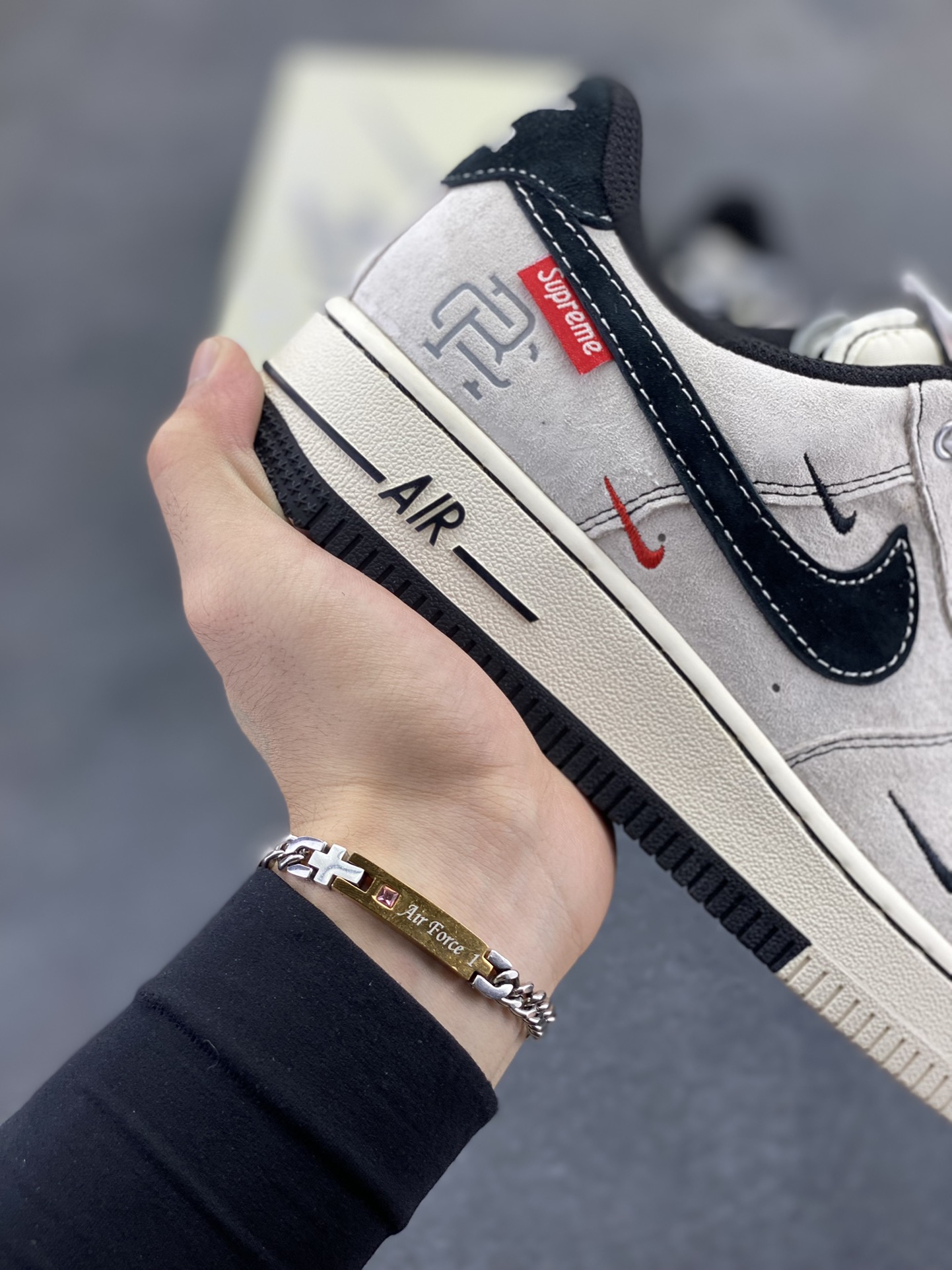 图片[6]-NIke Air Force 1 \’07 Low “冠军联名——双拼三小勾”空军一号 低帮 运动鞋 休闲鞋 折边针车 工艺难度大 原楦头原纸板 原装鞋盒 定制五金配件 内置全掌气垫 原厂鞋底 货号：SJ6698-021 尺码：36 36.5 37.5 38 38.5 39 40 40.5 41 42 42.5 43 44 44.5 45-选品中心