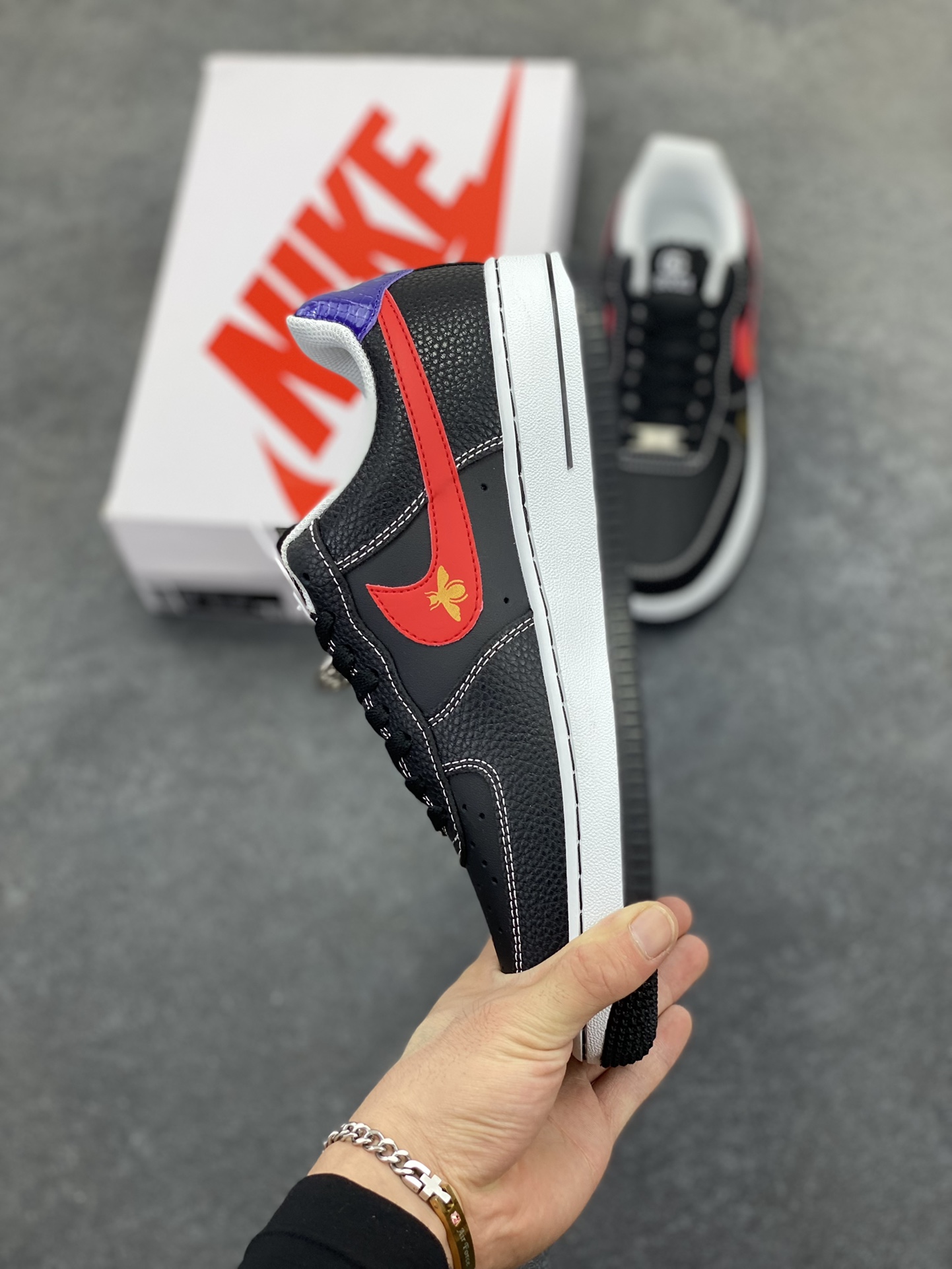 图片[3]-NIke Air Force 1 \’07 Low “古驰联名——黑红勾”空军一号 低帮 运动鞋 休闲鞋 折边针车 工艺难度大 原楦头原纸板 原装鞋盒 定制五金配件 内置全掌气垫 原厂鞋底 货号：AH8462-001 尺码：36 36.5 37.5 38 38.5 39 40 40.5 41 42 42.5 43 44 44.5 45-选品中心
