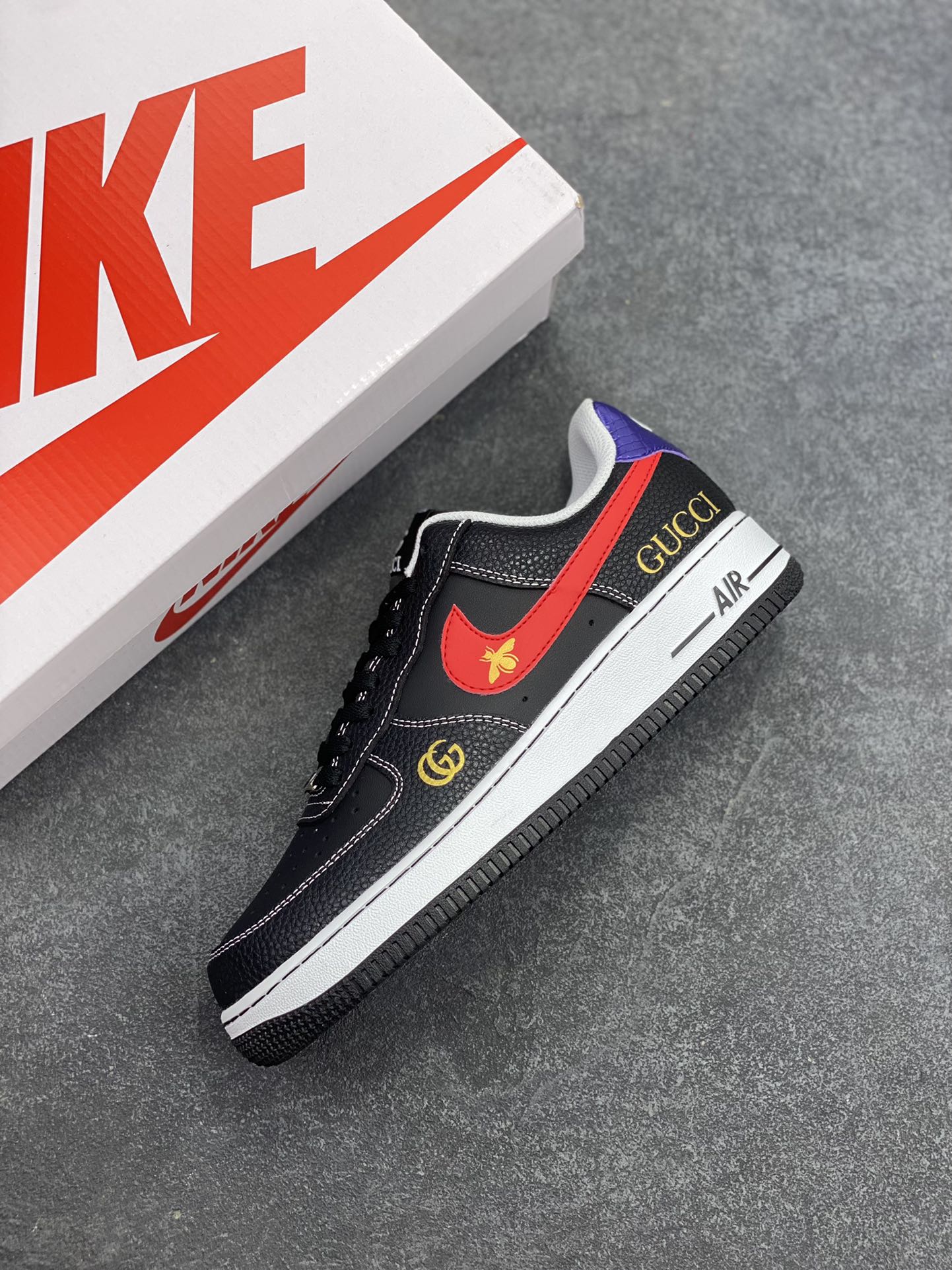 图片[7]-NIke Air Force 1 \’07 Low “古驰联名——黑红勾”空军一号 低帮 运动鞋 休闲鞋 折边针车 工艺难度大 原楦头原纸板 原装鞋盒 定制五金配件 内置全掌气垫 原厂鞋底 货号：AH8462-001 尺码：36 36.5 37.5 38 38.5 39 40 40.5 41 42 42.5 43 44 44.5 45-选品中心