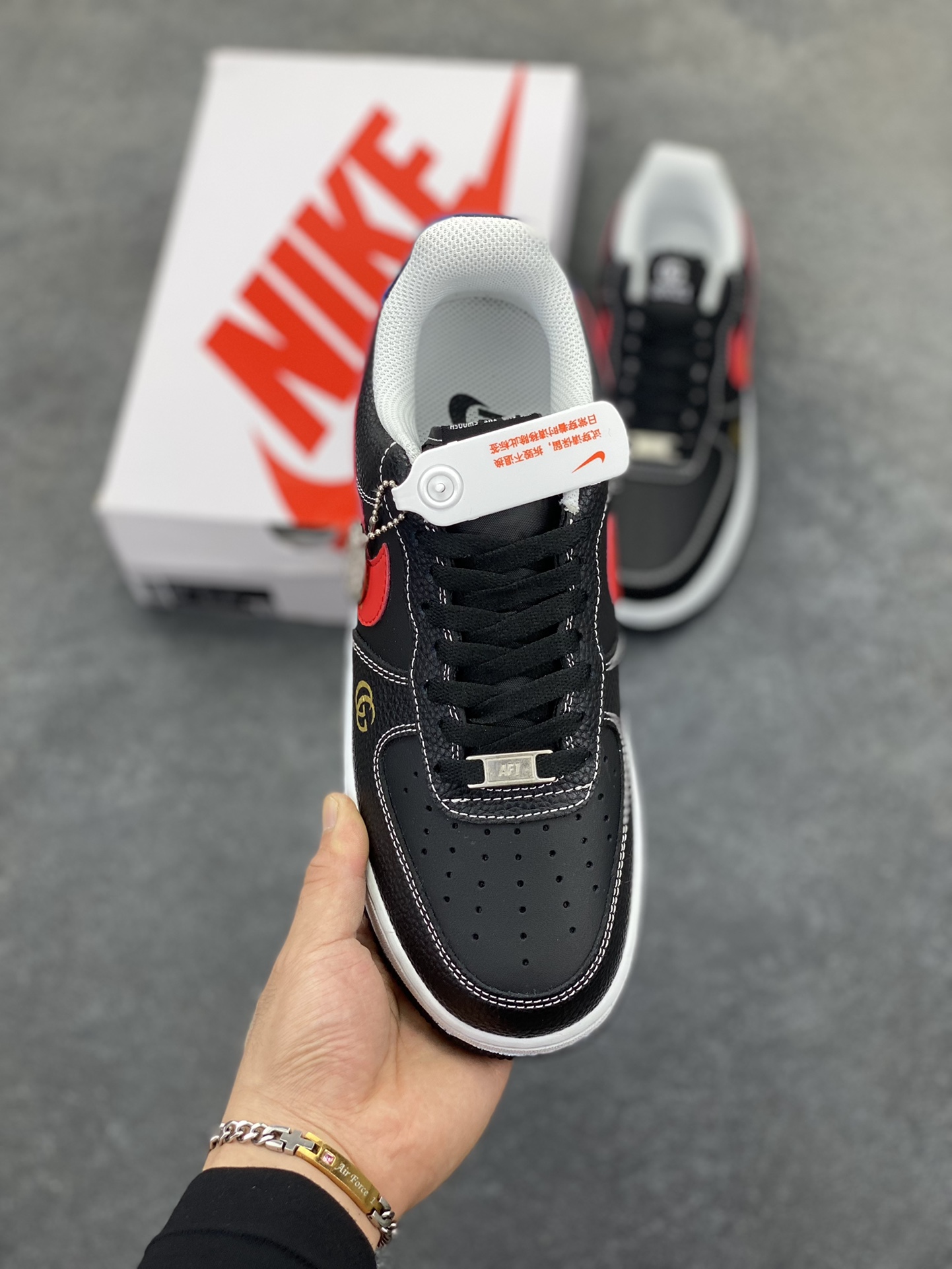 图片[2]-NIke Air Force 1 \’07 Low “古驰联名——黑红勾”空军一号 低帮 运动鞋 休闲鞋 折边针车 工艺难度大 原楦头原纸板 原装鞋盒 定制五金配件 内置全掌气垫 原厂鞋底 货号：AH8462-001 尺码：36 36.5 37.5 38 38.5 39 40 40.5 41 42 42.5 43 44 44.5 45-选品中心