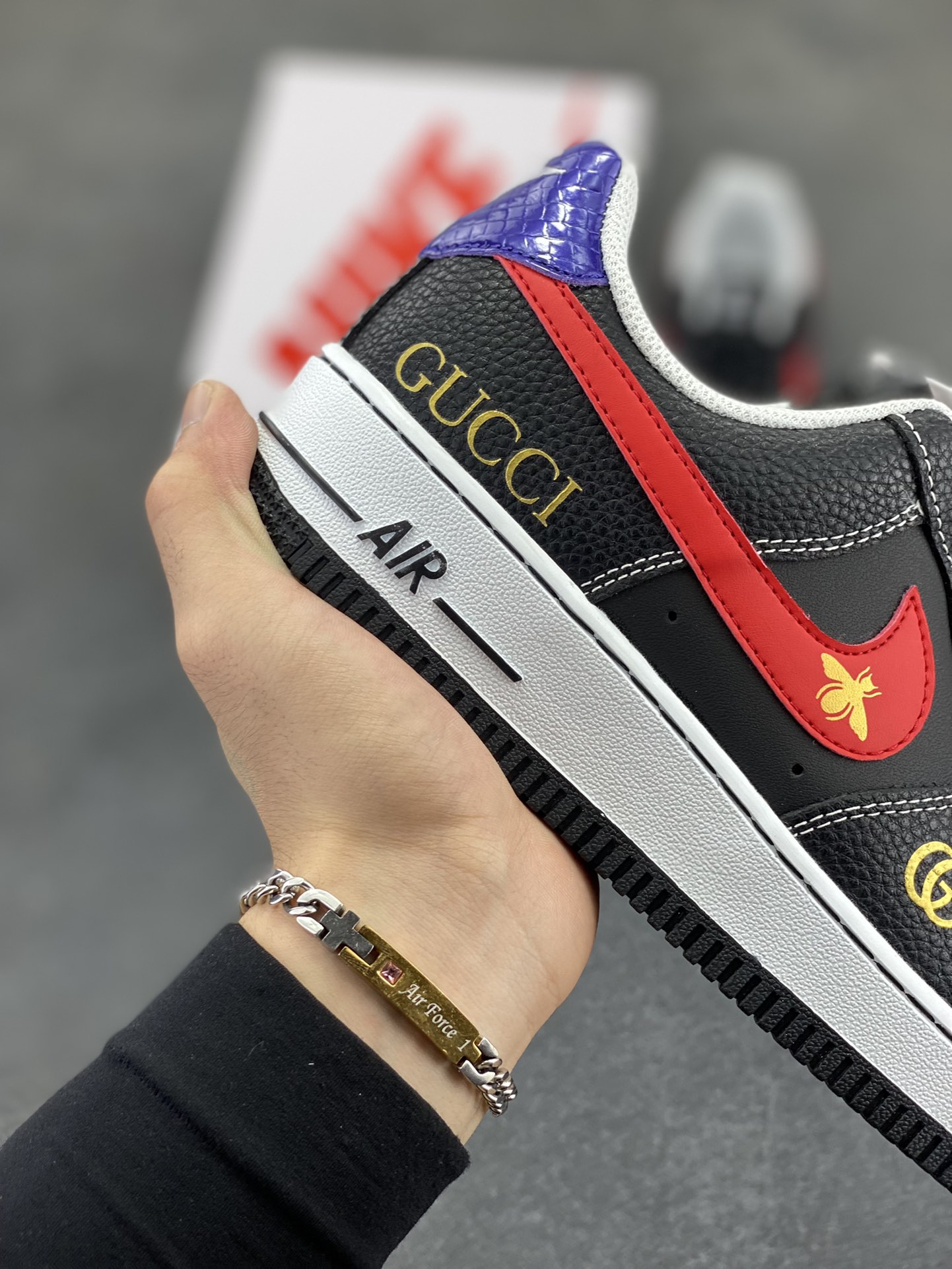 图片[6]-NIke Air Force 1 \’07 Low “古驰联名——黑红勾”空军一号 低帮 运动鞋 休闲鞋 折边针车 工艺难度大 原楦头原纸板 原装鞋盒 定制五金配件 内置全掌气垫 原厂鞋底 货号：AH8462-001 尺码：36 36.5 37.5 38 38.5 39 40 40.5 41 42 42.5 43 44 44.5 45-选品中心