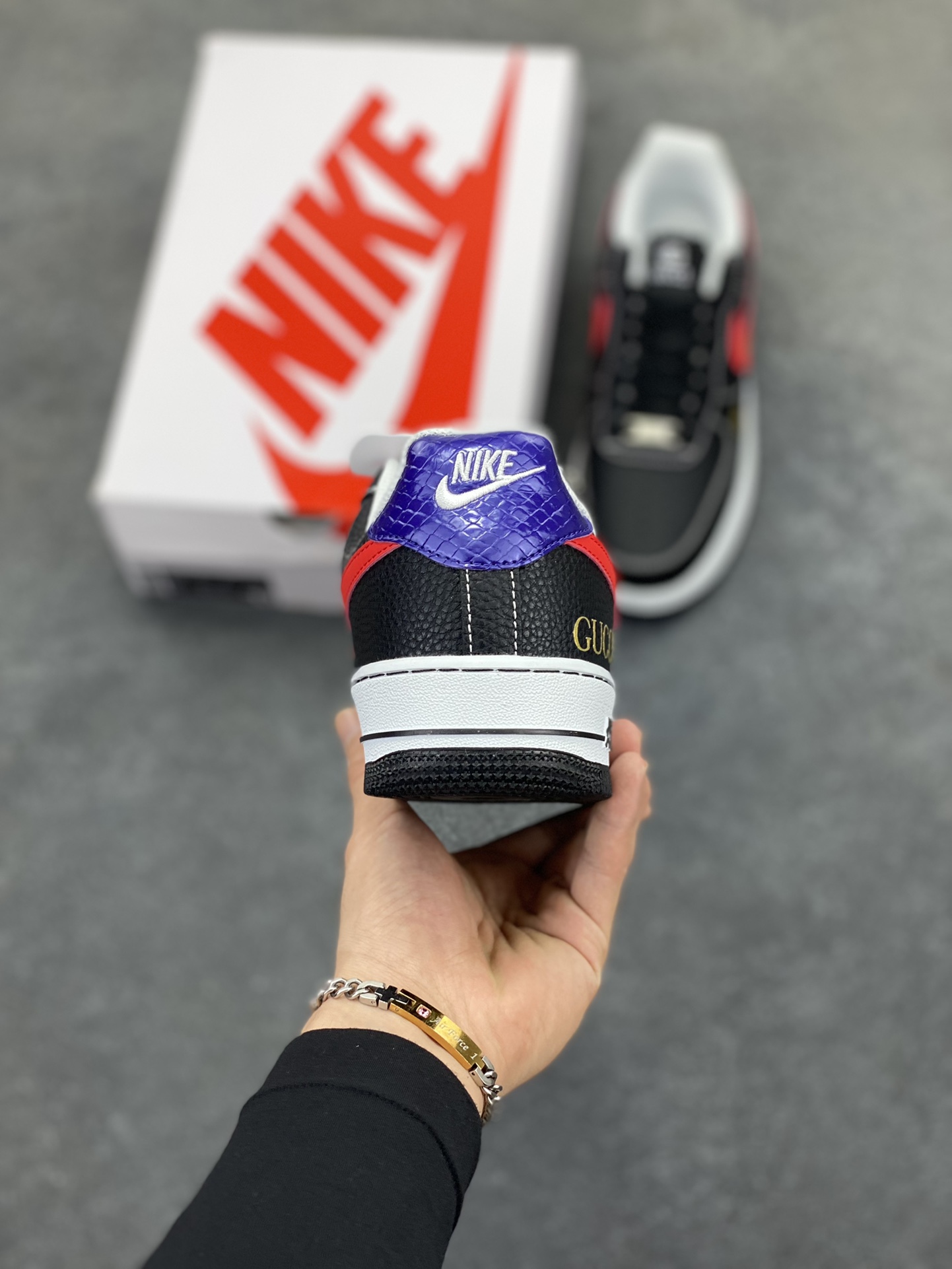 图片[4]-NIke Air Force 1 \’07 Low “古驰联名——黑红勾”空军一号 低帮 运动鞋 休闲鞋 折边针车 工艺难度大 原楦头原纸板 原装鞋盒 定制五金配件 内置全掌气垫 原厂鞋底 货号：AH8462-001 尺码：36 36.5 37.5 38 38.5 39 40 40.5 41 42 42.5 43 44 44.5 45-选品中心