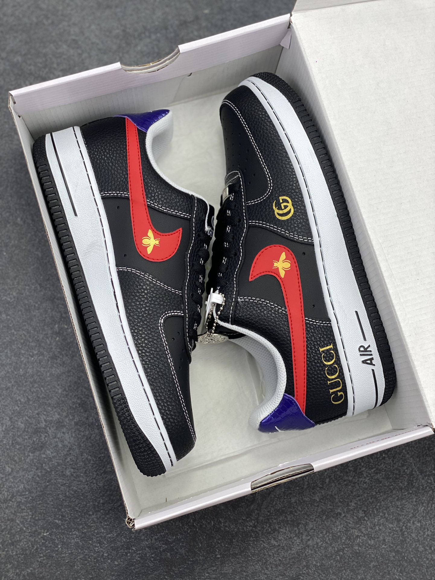 图片[9]-NIke Air Force 1 \’07 Low “古驰联名——黑红勾”空军一号 低帮 运动鞋 休闲鞋 折边针车 工艺难度大 原楦头原纸板 原装鞋盒 定制五金配件 内置全掌气垫 原厂鞋底 货号：AH8462-001 尺码：36 36.5 37.5 38 38.5 39 40 40.5 41 42 42.5 43 44 44.5 45-选品中心