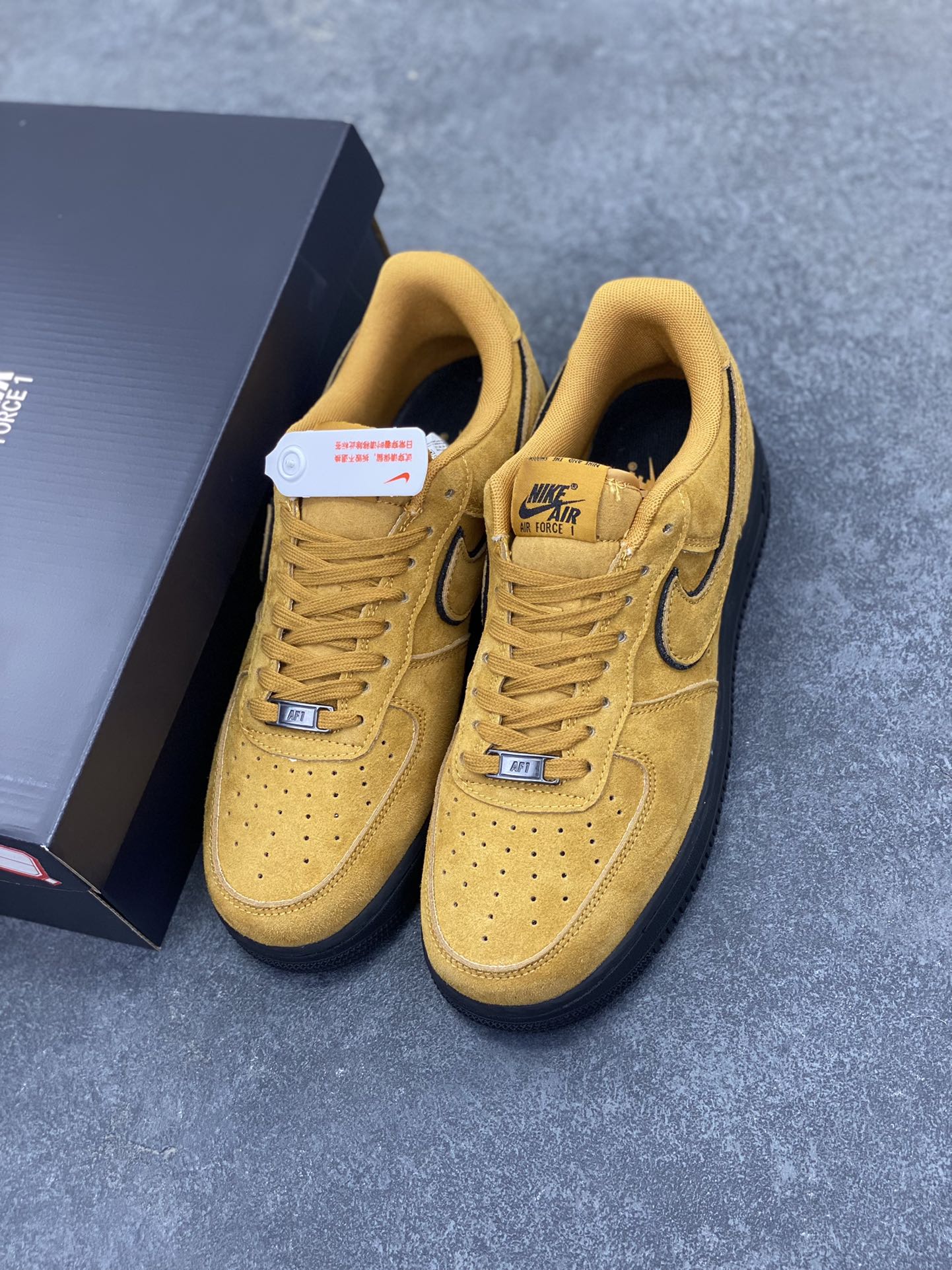 图片[8]-Nike Air Force 1 Low 军械黄 原楦头原纸板 打造纯正空军版型 专注外贸渠道 全掌内置蜂窝气垫 原盒配件 原厂中底钢印、拉帮完美 货号：HQ1966-700 尺码：36 36.5 37.5 38 38.5 39 40 40.5 41 42 42.5 43 44 44.5 45-选品中心