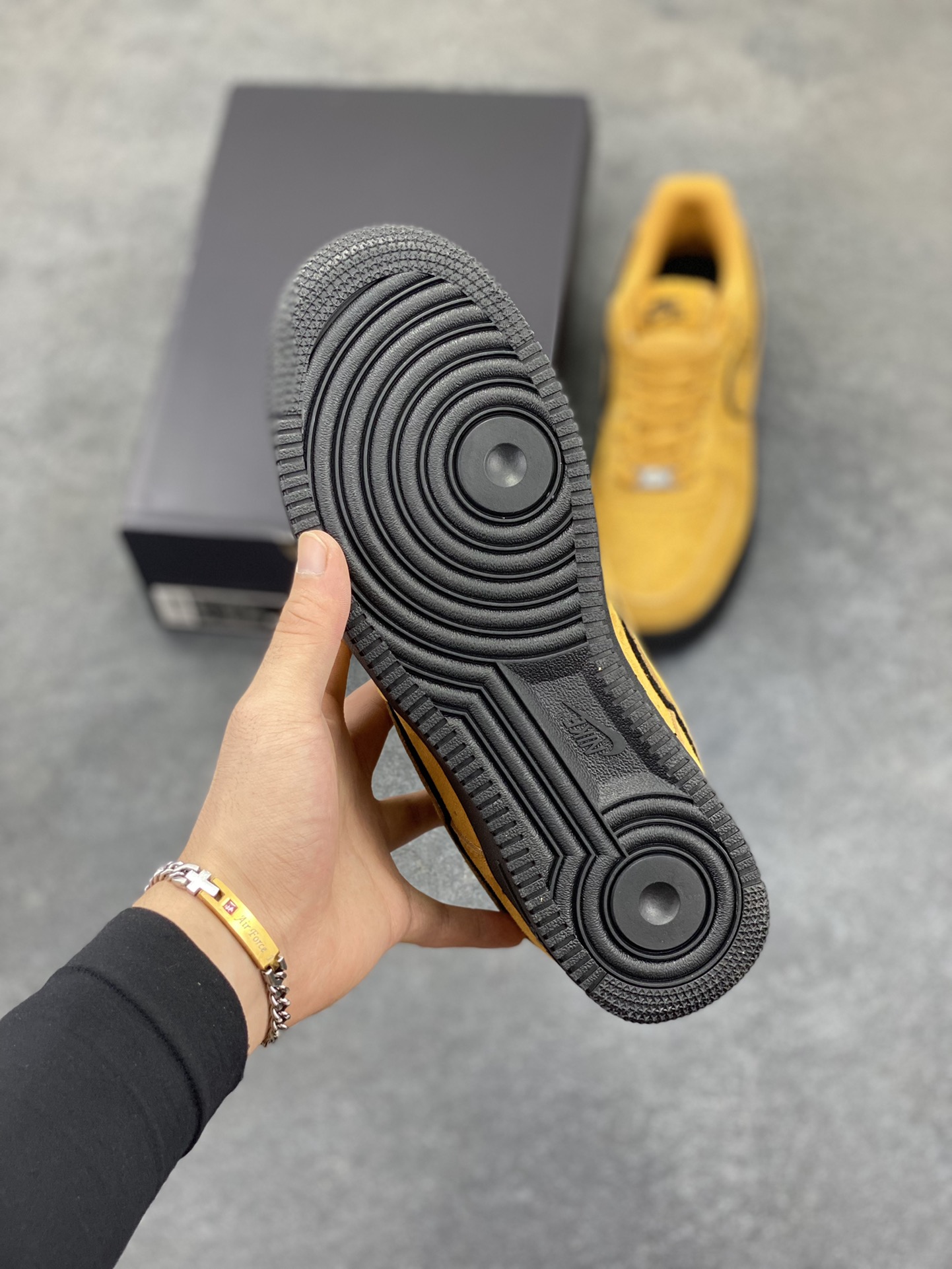 图片[5]-Nike Air Force 1 Low 军械黄 原楦头原纸板 打造纯正空军版型 专注外贸渠道 全掌内置蜂窝气垫 原盒配件 原厂中底钢印、拉帮完美 货号：HQ1966-700 尺码：36 36.5 37.5 38 38.5 39 40 40.5 41 42 42.5 43 44 44.5 45-选品中心