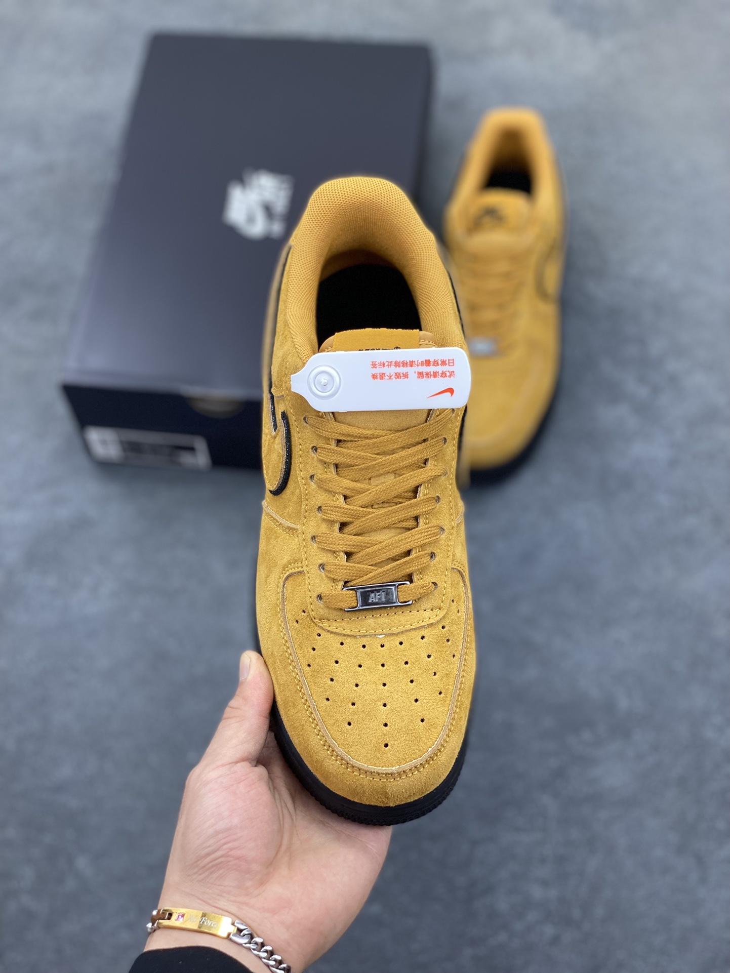 图片[2]-Nike Air Force 1 Low 军械黄 原楦头原纸板 打造纯正空军版型 专注外贸渠道 全掌内置蜂窝气垫 原盒配件 原厂中底钢印、拉帮完美 货号：HQ1966-700 尺码：36 36.5 37.5 38 38.5 39 40 40.5 41 42 42.5 43 44 44.5 45-选品中心