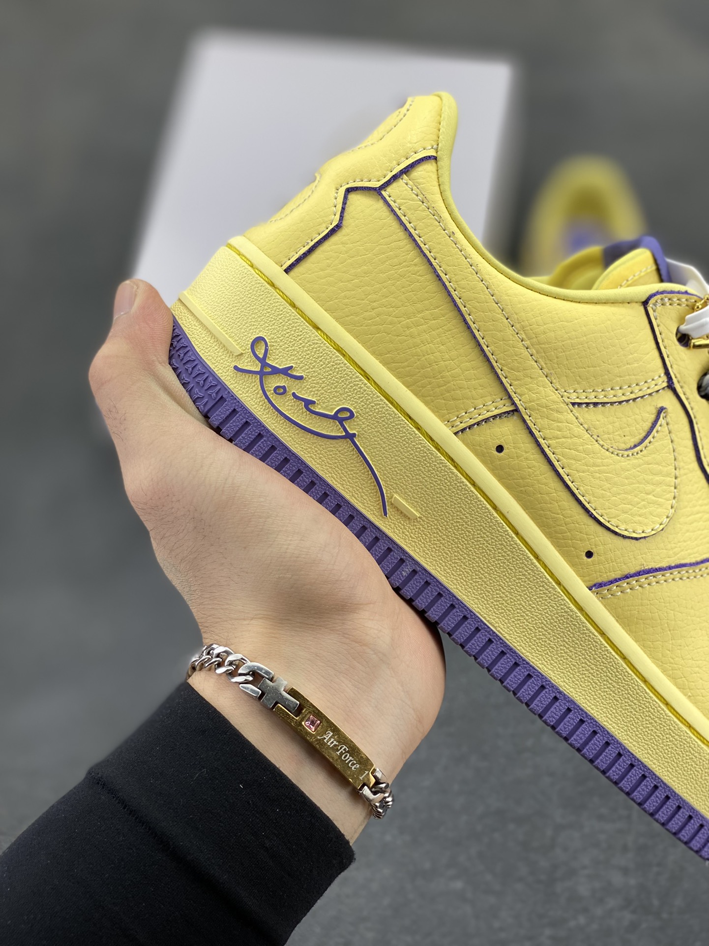 图片[6]-Nike Air Force 1 Low 科比 空军一号低帮运动休闲板鞋 原楦头原纸板 打造纯正空军版型 专注外贸渠道 全掌内置蜂窝气垫 原盒配件 原厂中底钢印、拉帮完美 货号：HV9408-700 尺码：36 36.5 37.5 38 38.5 39 40 40.5 41 42 42.5 43 44 44.5 45-选品中心