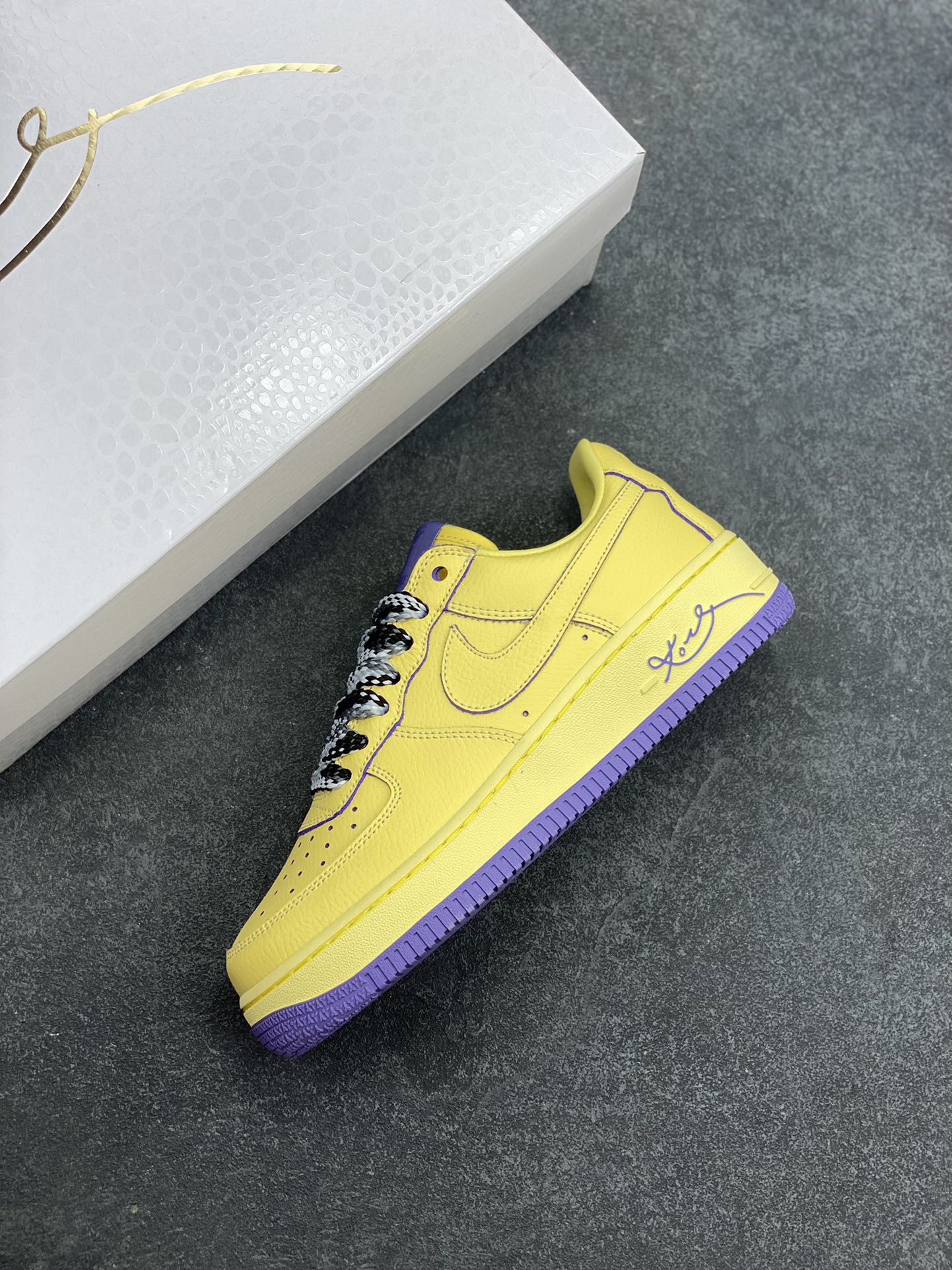 图片[7]-Nike Air Force 1 Low 科比 空军一号低帮运动休闲板鞋 原楦头原纸板 打造纯正空军版型 专注外贸渠道 全掌内置蜂窝气垫 原盒配件 原厂中底钢印、拉帮完美 货号：HV9408-700 尺码：36 36.5 37.5 38 38.5 39 40 40.5 41 42 42.5 43 44 44.5 45-选品中心