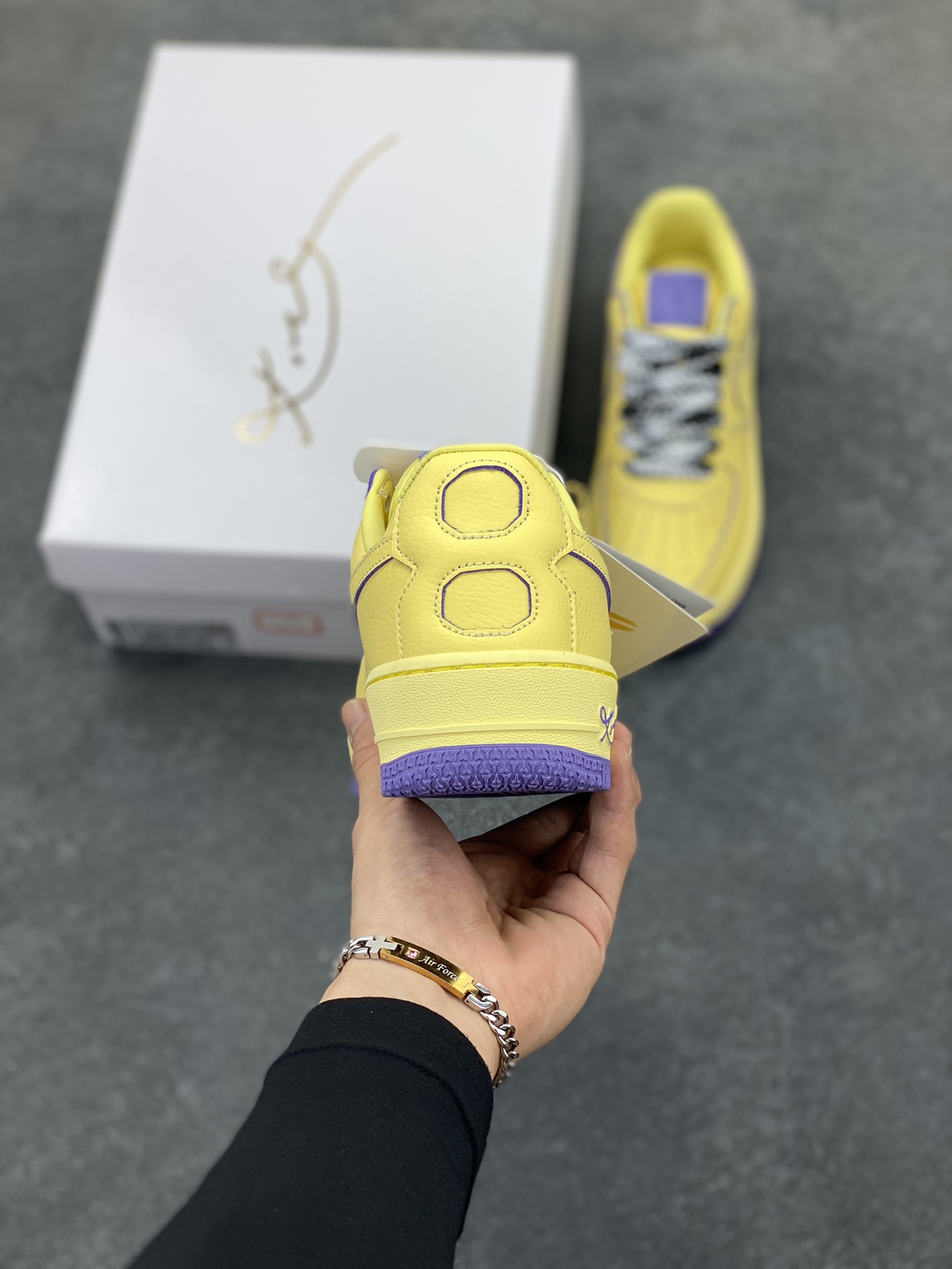 图片[4]-Nike Air Force 1 Low 科比 空军一号低帮运动休闲板鞋 原楦头原纸板 打造纯正空军版型 专注外贸渠道 全掌内置蜂窝气垫 原盒配件 原厂中底钢印、拉帮完美 货号：HV9408-700 尺码：36 36.5 37.5 38 38.5 39 40 40.5 41 42 42.5 43 44 44.5 45-选品中心