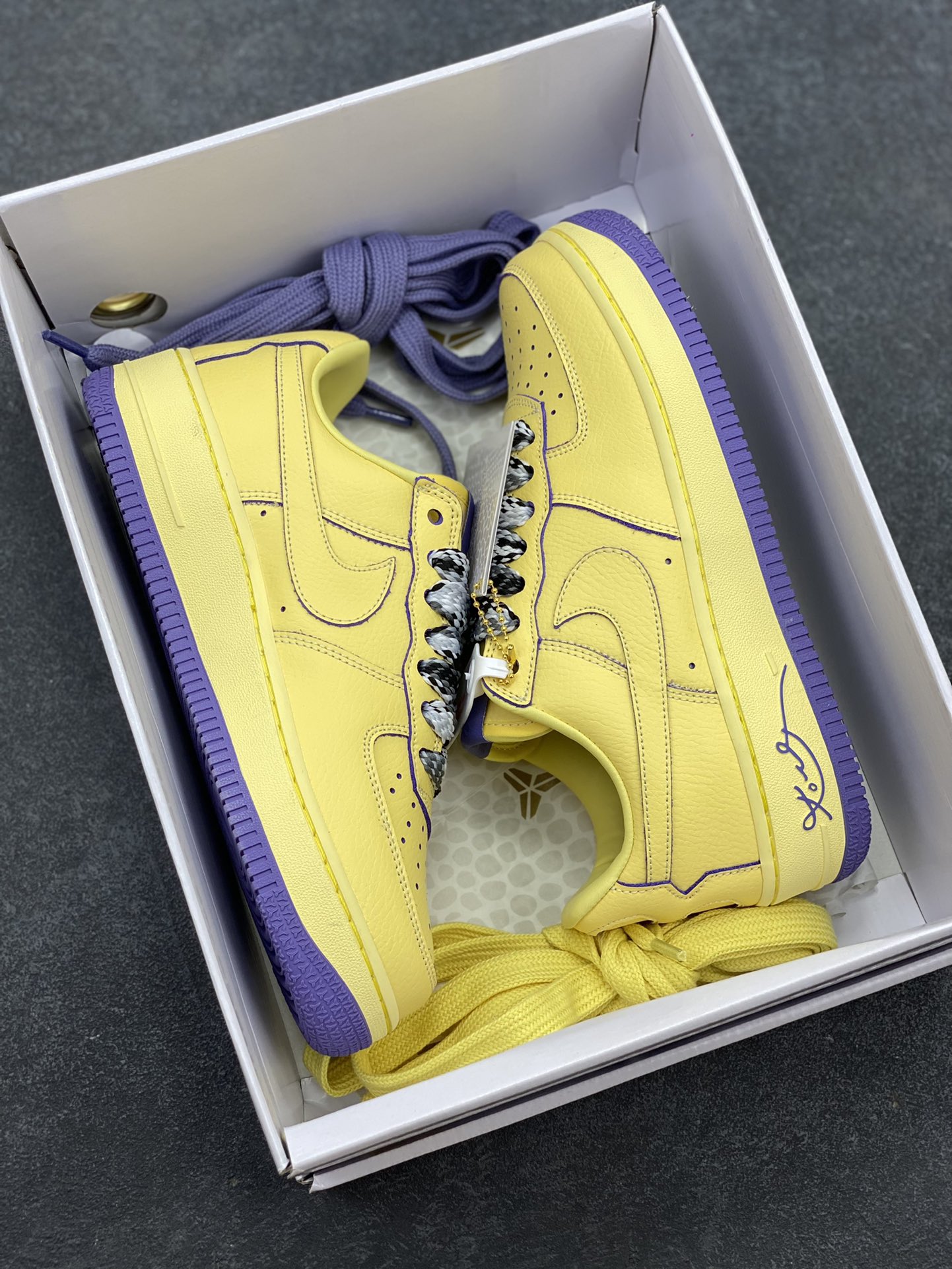 图片[9]-Nike Air Force 1 Low 科比 空军一号低帮运动休闲板鞋 原楦头原纸板 打造纯正空军版型 专注外贸渠道 全掌内置蜂窝气垫 原盒配件 原厂中底钢印、拉帮完美 货号：HV9408-700 尺码：36 36.5 37.5 38 38.5 39 40 40.5 41 42 42.5 43 44 44.5 45-选品中心