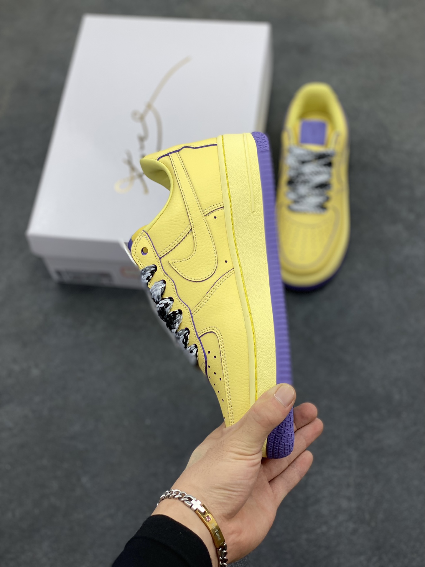 图片[3]-Nike Air Force 1 Low 科比 空军一号低帮运动休闲板鞋 原楦头原纸板 打造纯正空军版型 专注外贸渠道 全掌内置蜂窝气垫 原盒配件 原厂中底钢印、拉帮完美 货号：HV9408-700 尺码：36 36.5 37.5 38 38.5 39 40 40.5 41 42 42.5 43 44 44.5 45-选品中心