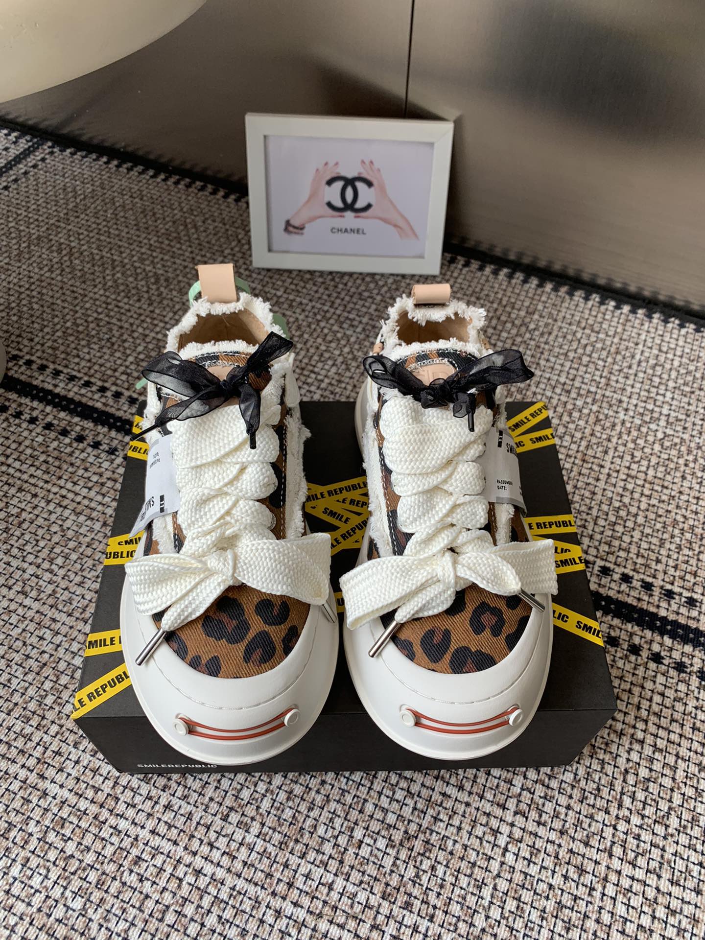 NO:511736,Women's new color smilerepublic thick-soled smiley canvas shoes. Original one-to-one shipment. Wear it and the authentic product. All details are the same as zp. Size 35-40, casual shoes/sports shoes, sneakers19860909女款 新配色 smilerepublic 厚底开口笑帆布鞋 原版一比一出货 穿出去跟正品0区别所有细节材料全部zp一致 码35-40,休闲鞋/运动鞋,sneakers,Women's Shoes