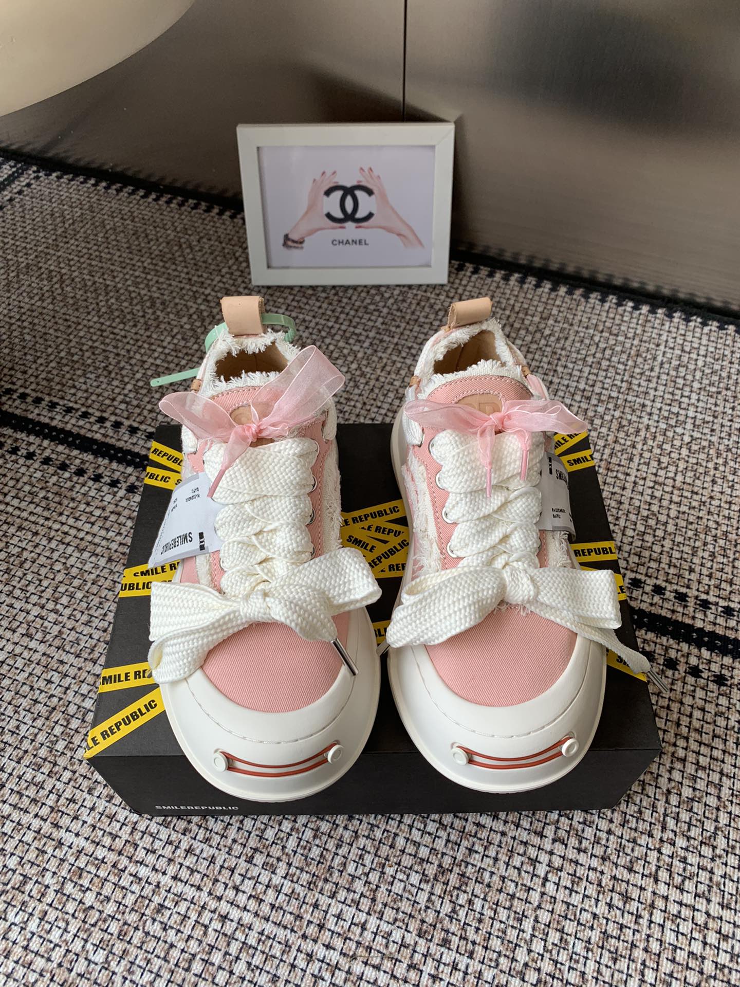 NO:511739,Women's new color smilerepublic thick-soled smiley canvas shoes. Original one-to-one shipment. Wear it and the authentic product. All details are the same as zp. Size 35-44, casual shoes/sports shoes, sneakers19860909女款 新配色 smilerepublic 厚底开口笑帆布鞋 原版一比一出货 穿出去跟正品0区别所有细节材料全部zp一致 码35-44,休闲鞋/运动鞋,sneakers,Women's Shoes