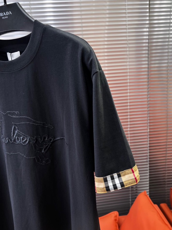  Burberry 巴宝莉夏季新品（男女同款情侣款短袖圆领t恤 ·定制260克100％双纱纯棉面料·定染