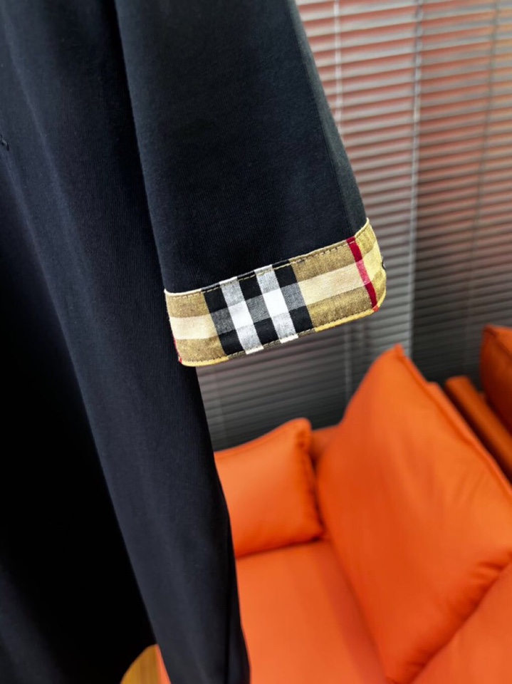  Burberry 巴宝莉夏季新品（男女同款情侣款短袖圆领t恤 ·定制260克100％双纱纯棉面料·定染