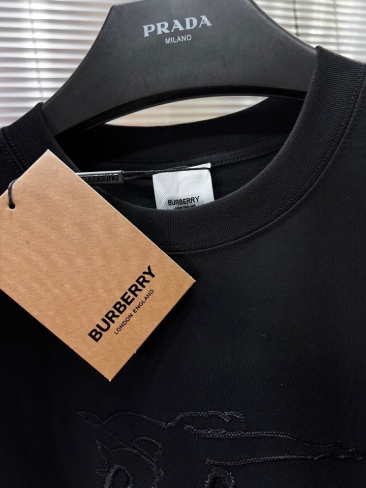  Burberry 巴宝莉夏季新品（男女同款情侣款短袖圆领t恤 ·定制260克100％双纱纯棉面料·定染