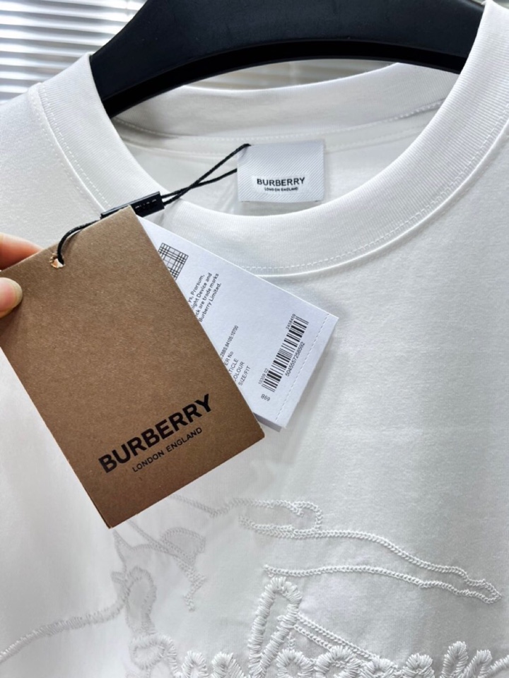  Burberry 巴宝莉夏季新品（男女同款情侣款短袖圆领t恤 ·定制260克100％双纱纯棉面料·定染