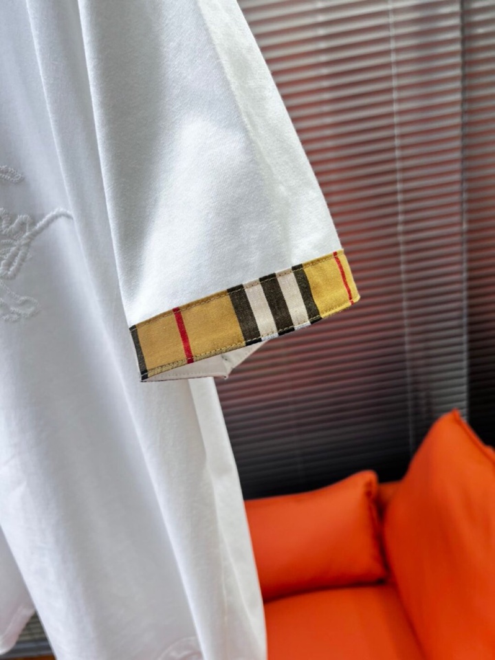  Burberry 巴宝莉夏季新品（男女同款情侣款短袖圆领t恤 ·定制260克100％双纱纯棉面料·定染