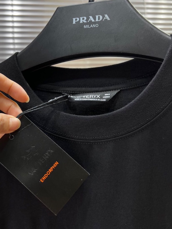  (Arcteryx）始祖鸟25ss新款短袖圆领T恤，男女同款情侣款，定制260克100％双纱纯棉面料·