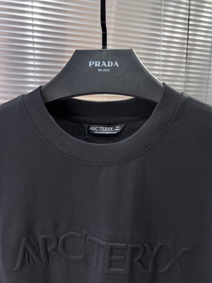  (Arcteryx）始祖鸟25ss新款短袖圆领T恤，男女同款情侣款，定制260克100％双纱纯棉面料·