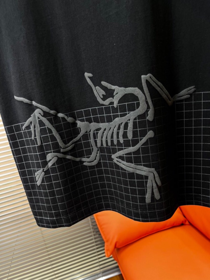  (Arcteryx）始祖鸟25ss新款短袖圆领T恤，男女同款情侣款，定制260克100％双纱纯棉面料·