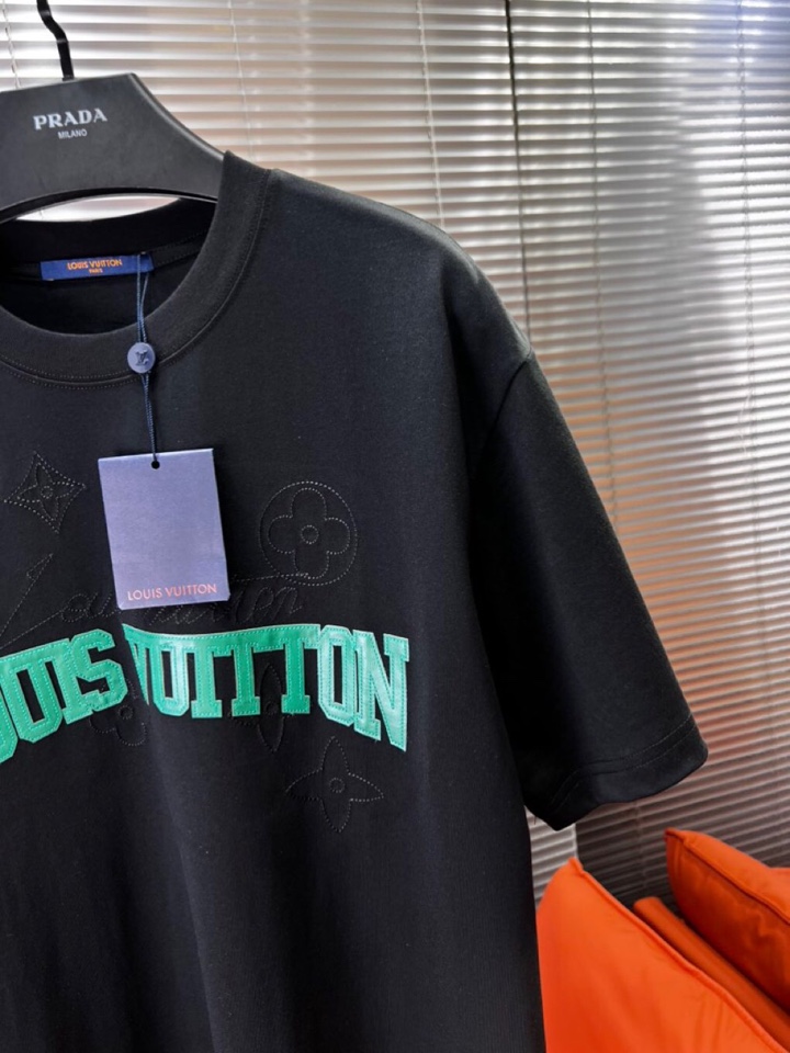  Louis Vuitton 路易威登 LV 驴牌25ss夏季新品，男女同款情侣款短袖圆领t恤 ·定制2