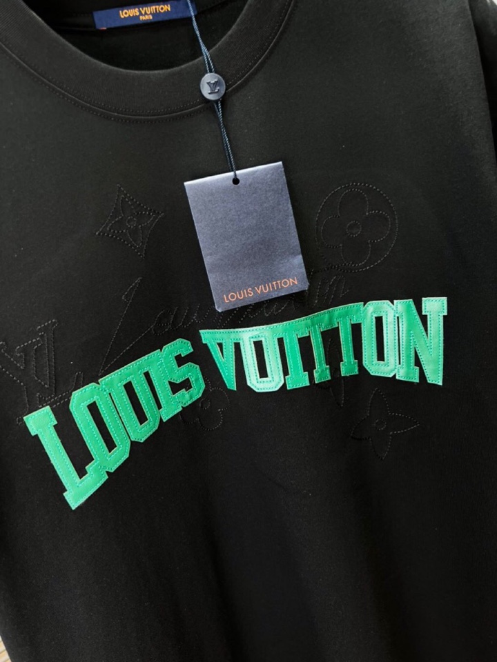  Louis Vuitton 路易威登 LV 驴牌25ss夏季新品，男女同款情侣款短袖圆领t恤 ·定制2