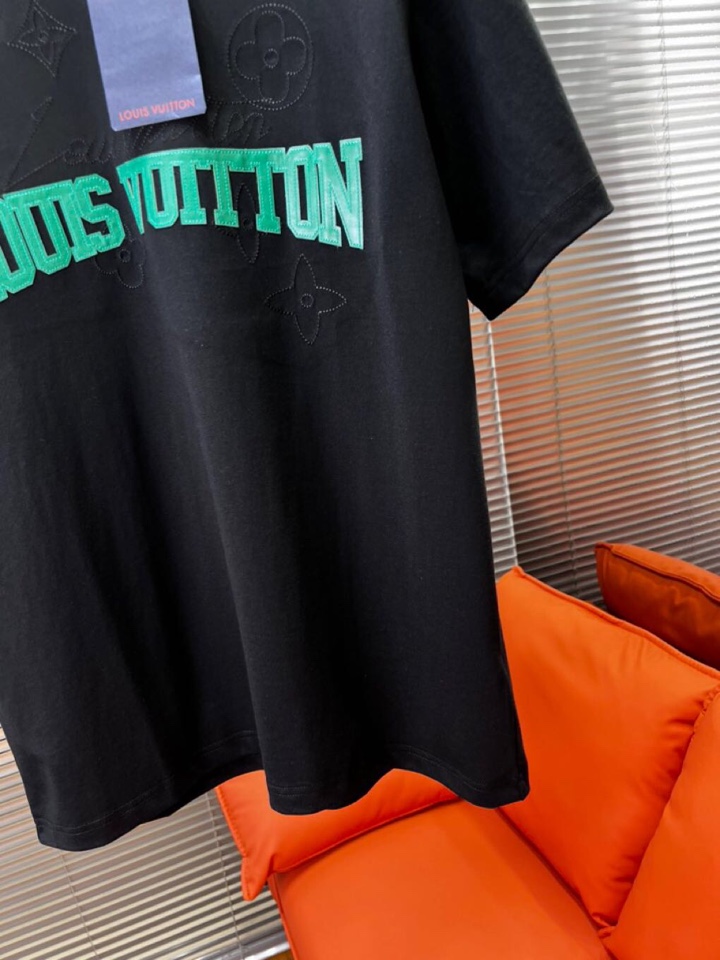  Louis Vuitton 路易威登 LV 驴牌25ss夏季新品，男女同款情侣款短袖圆领t恤 ·定制2