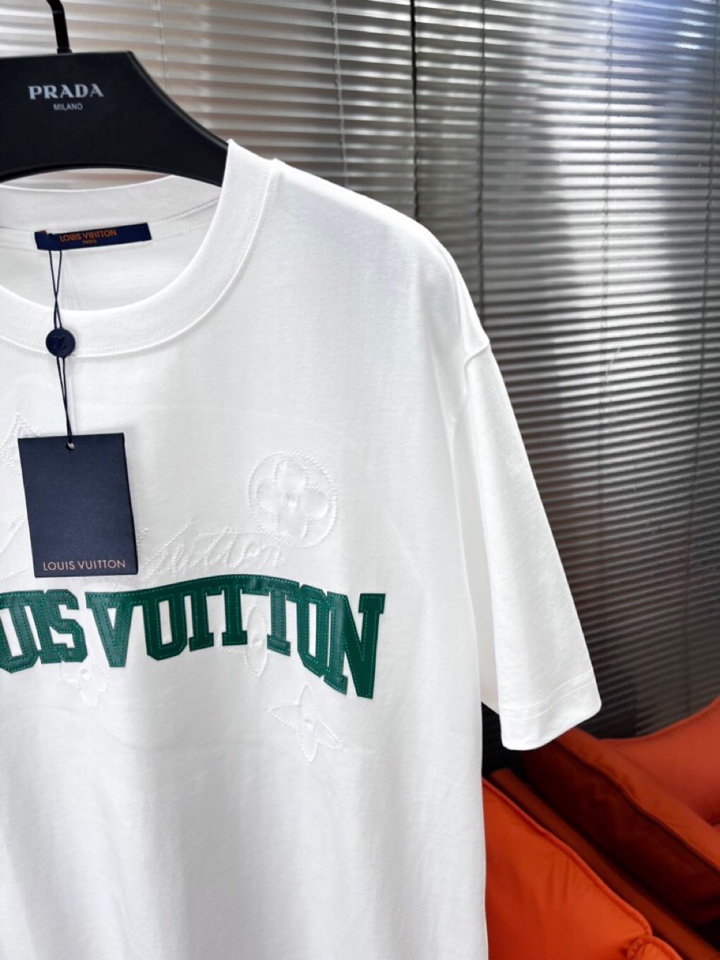  Louis Vuitton 路易威登 LV 驴牌25ss夏季新品，男女同款情侣款短袖圆领t恤 ·定制2