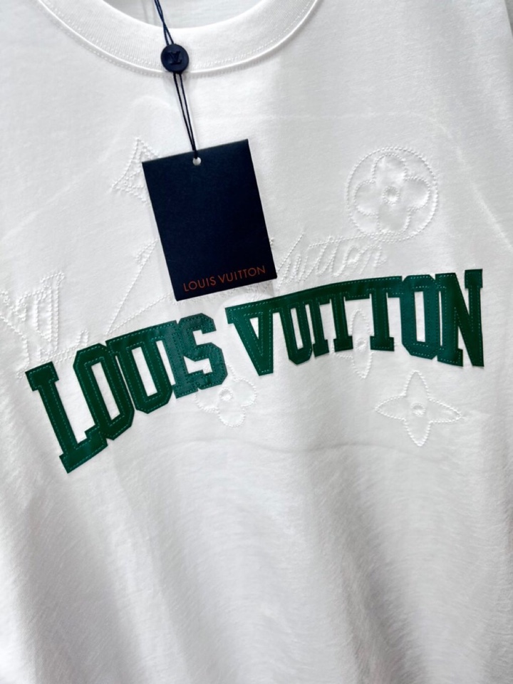  Louis Vuitton 路易威登 LV 驴牌25ss夏季新品，男女同款情侣款短袖圆领t恤 ·定制2