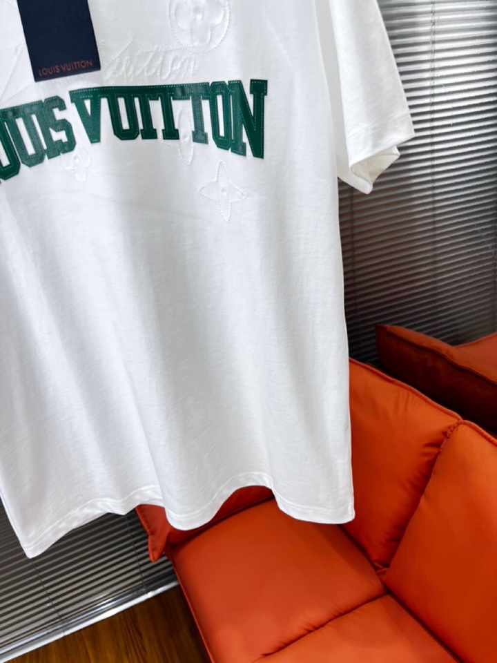  Louis Vuitton 路易威登 LV 驴牌25ss夏季新品，男女同款情侣款短袖圆领t恤 ·定制2