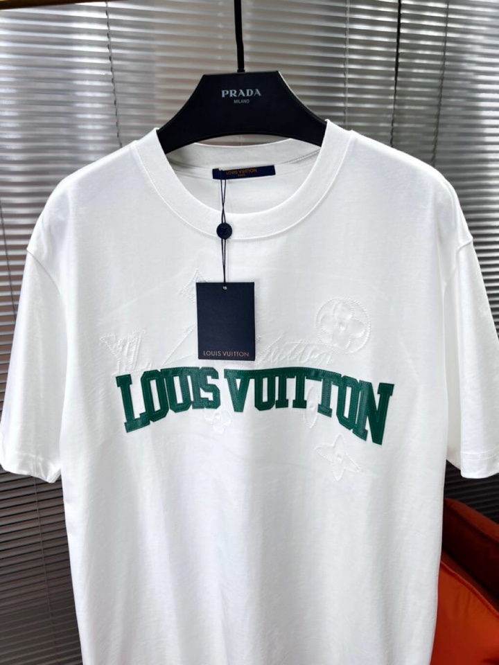  Louis Vuitton 路易威登 LV 驴牌25ss夏季新品，男女同款情侣款短袖圆领t恤 ·定制2