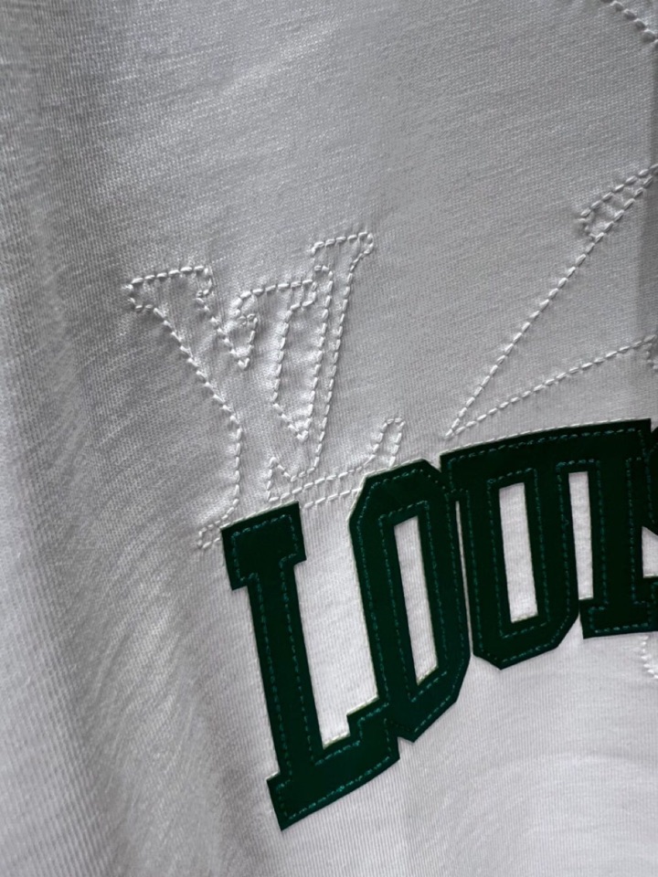  Louis Vuitton 路易威登 LV 驴牌25ss夏季新品，男女同款情侣款短袖圆领t恤 ·定制2