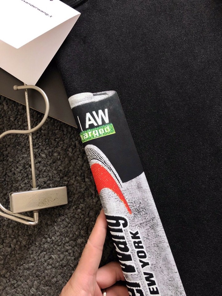  Alexander Wang 亚历山大·王 宽松版型\n25最新复古水洗烫钻直喷工艺重磅短袖圆领T恤，