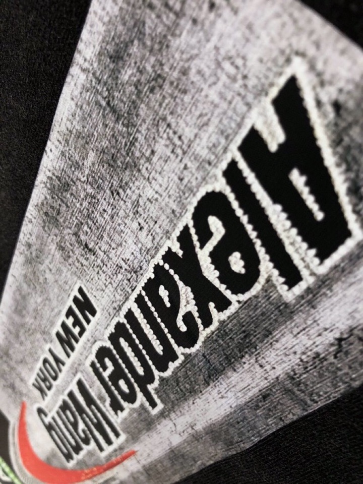  Alexander Wang 亚历山大·王 宽松版型\n25最新复古水洗烫钻直喷工艺重磅短袖圆领T恤，