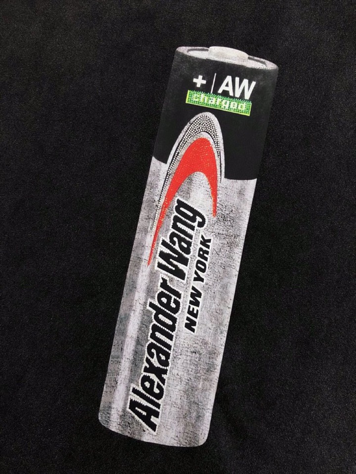  Alexander Wang 亚历山大·王 宽松版型\n25最新复古水洗烫钻直喷工艺重磅短袖圆领T恤，