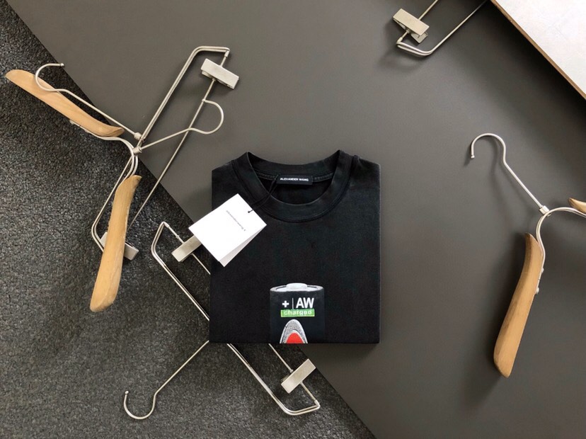  Alexander Wang 亚历山大·王 宽松版型\n25最新复古水洗烫钻直喷工艺重磅短袖圆领T恤，