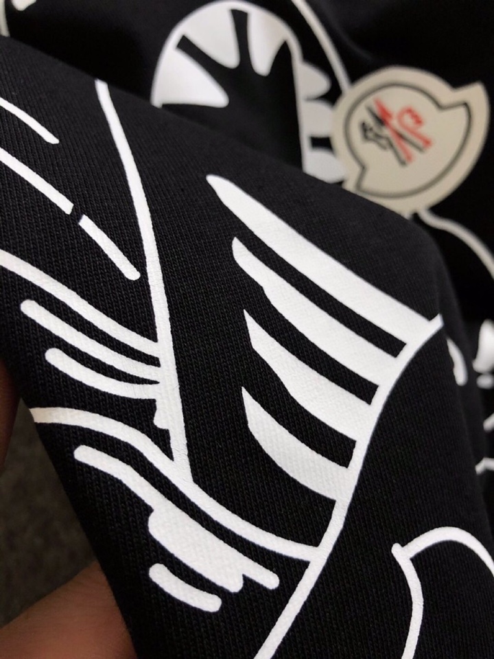  Moncler  蒙口顶级黑白字母贴鲨鱼短袖圆领T恤，精致工艺面料，顶级元素融合打造，经典短袖3标齐全