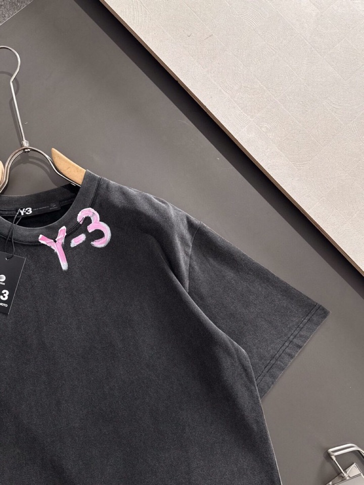  Y-3 山本耀司 2025春夏新款首发最新款短袖圆领T恤 高端订制 设计前卫时尚！品牌logo重工艺设