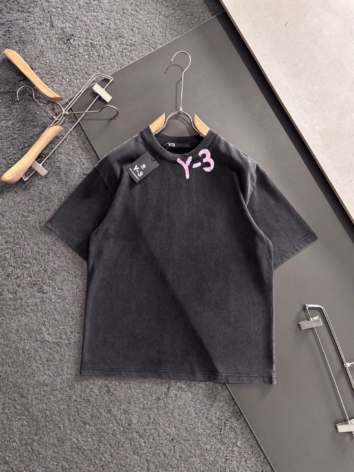  Y-3 山本耀司 2025春夏新款首发最新款短袖圆领T恤 高端订制 设计前卫时尚！品牌logo重工艺设