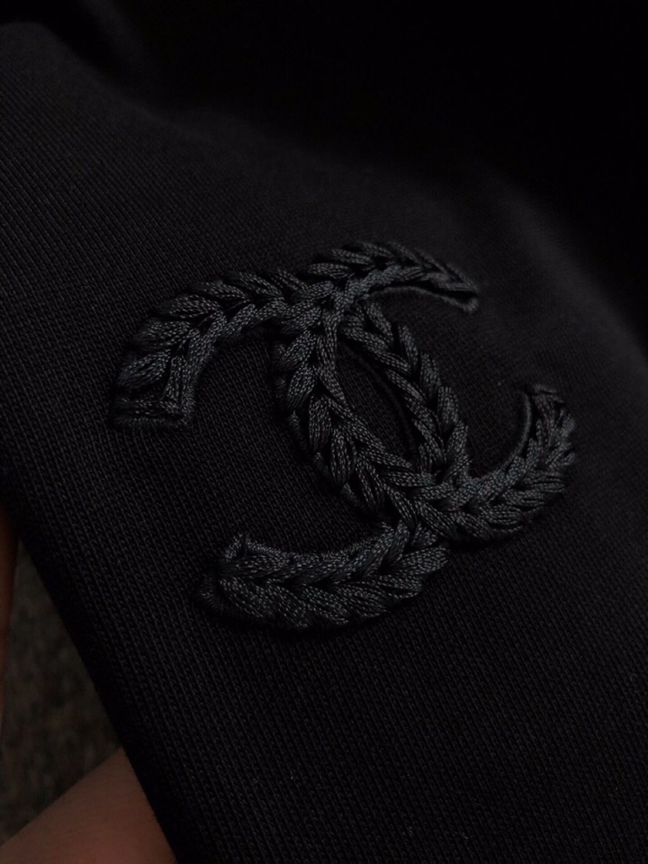  CHANEL 香奈儿25ss早春最新经典百搭编织绣重磅短袖圆领T恤，高端品质原单圆领短袖，顶级制作工艺