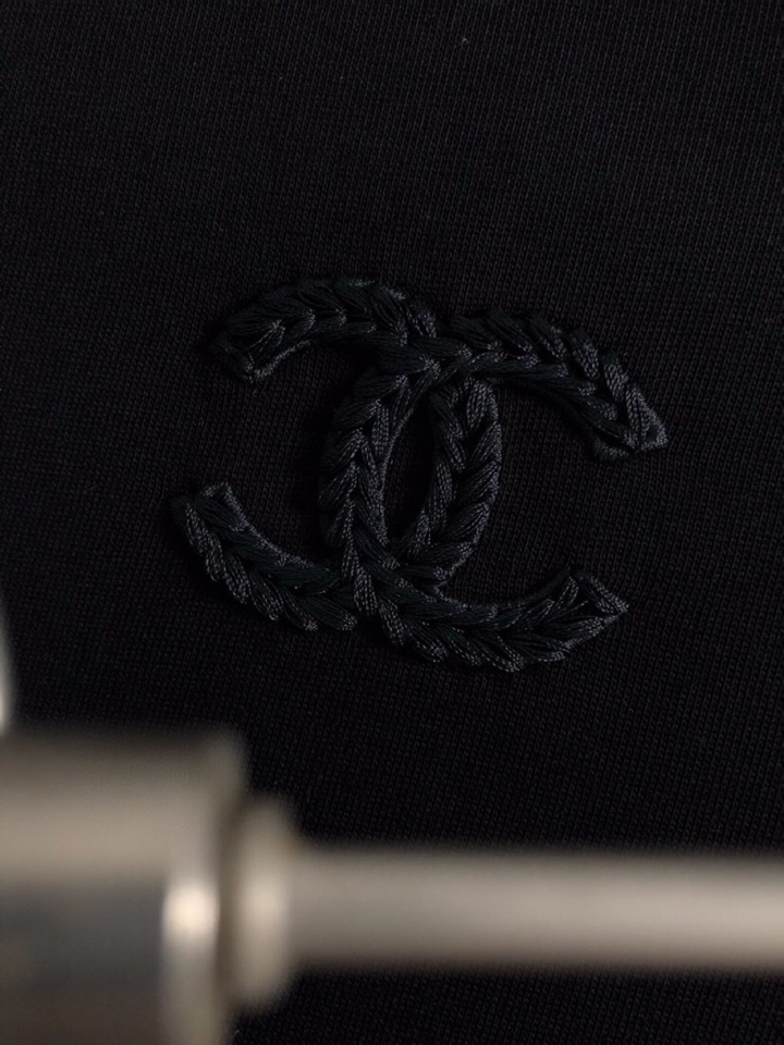  CHANEL 香奈儿25ss早春最新经典百搭编织绣重磅短袖圆领T恤，高端品质原单圆领短袖，顶级制作工艺