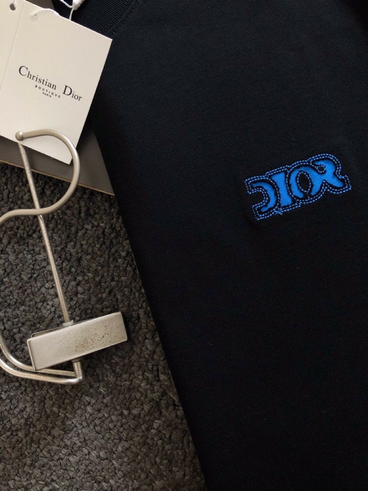  Dior 迪奥25春夏顶级字母烧花经典短袖圆领T恤，精致工艺面料，顶级元素融合打造，经典短袖3标齐全，